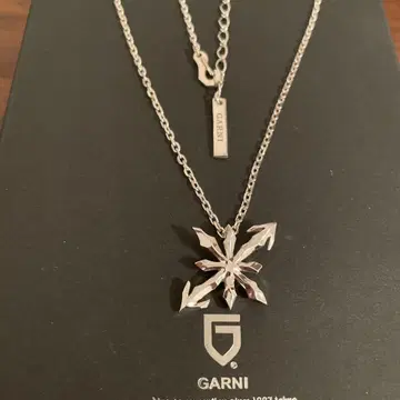 GARNI 가르니 실버 크리스탈 탑 목걸이 눈꽃송이