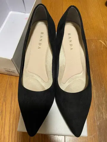 RANDA 블랙 스웨이드 펌프스 22.5cm