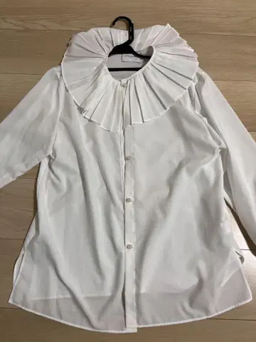 UNITED ARROWS 프릴 장식 화이트 셔츠