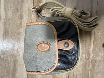숄더백 그레이와 블랙의 콤비