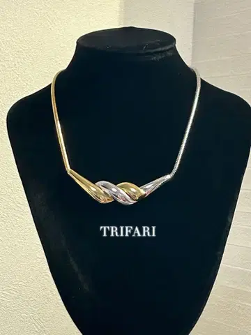 TRIFARI 크라운 트리파리 트위스트 디자인 목걸이
