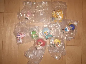 골드 컬러의 갓슈 피규어 가챠 묶음 판매 8개