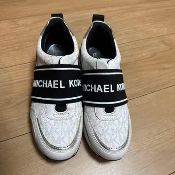 MICHAEL KORS 스트랩 스니커즈 화이트/블랙