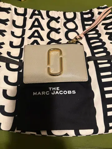 새상품급 MARC JACOBS 카드 케이스 베이지/핑크