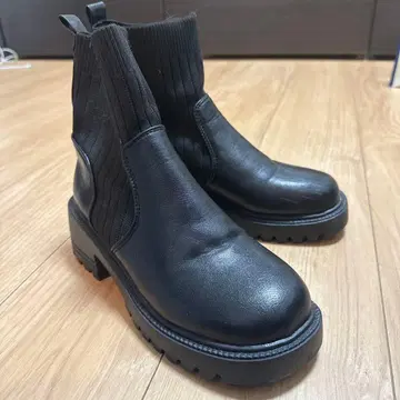 블랙 가죽 니트 숏부츠
