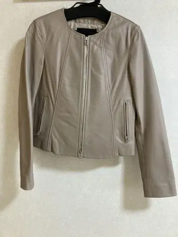 새상품급 allureville 가죽 자켓 베이지 사이즈 1