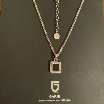 GARNI 가르니 실버 스퀘어 오닉스 목걸이