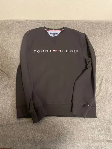 새상품급 TOMMY HILFIGER 타미힐피거 블랙 L 트레이닝복 맨투맨