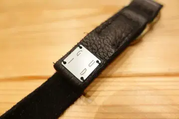 GUIDI 브랜드 로고 가죽 벨트