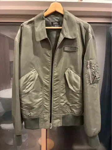 A.P.C. MA-1 자켓 카키