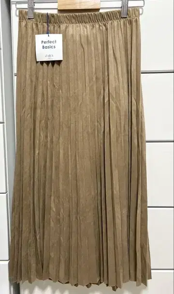 ZARA BASIC 스웨이드풍 플리츠 스커트 M 사이즈