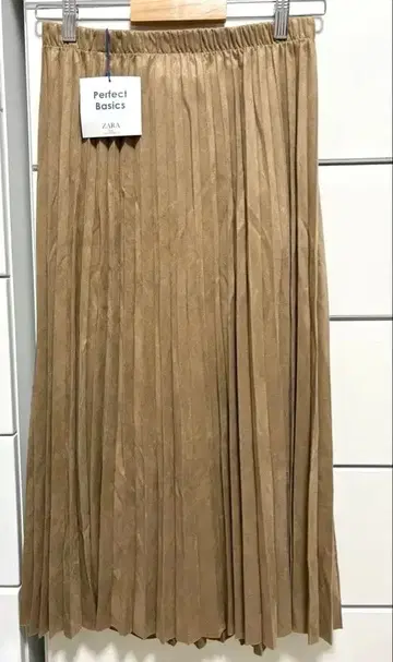 ZARA BASIC 스웨이드풍 플리츠 스커트 M 사이즈