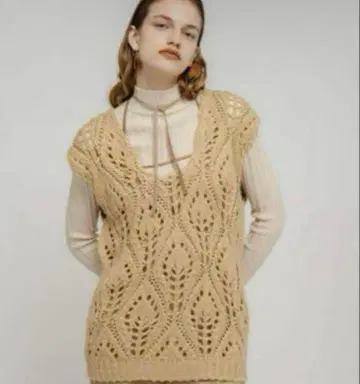 eaphi U NECK LEAF PATTERN KNIT VEST