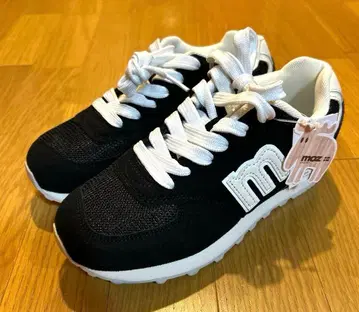 새상품 moz 스니커즈 블랙 22.5cm