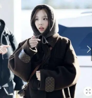 타티아나 TWICE 나연 퍼 트리밍 후디 발라클라바 블랙 한국