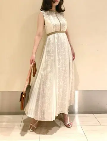 LILY BROWN 스위칭 플라워 원피스