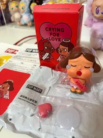 POP MART Crying For Love 피규어 난바점 구매 정품