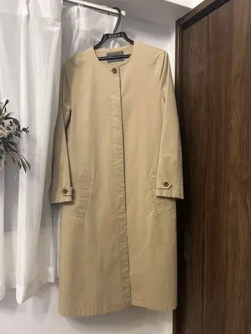 베이지 노카라 트렌치코트