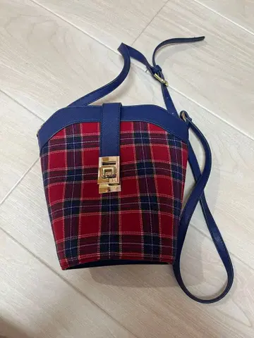 앤 슈에트 체크 무늬 버킷 숄더백