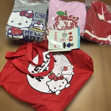 미사용 새상품 HELLO KITTY 파자마 2세트, 캡 백 120