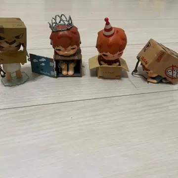 Hirono 피규어 2체