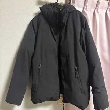 GU 블랙 다운 자켓 후드 부착