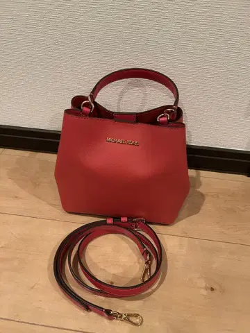 MICHAEL KORS 레드 숄더백 미사용 새상품