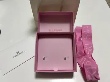 Swarovski Stilla Attract 스터드 귀걸이