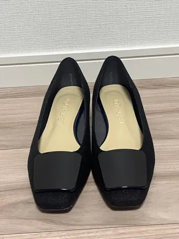 루타론 블랙 스퀘어토 펌프스