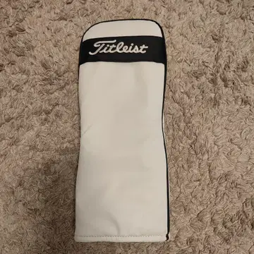 Titleist 드라이버용 헤드커버 (안쪽에 찢어짐 있음)