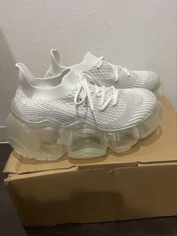 moopie white gray clear ground