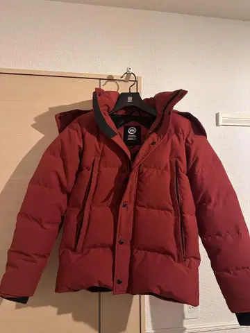 Canada Goose 빨간색 다운 자켓