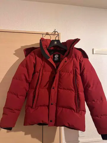 Canada Goose 빨간색 다운 자켓