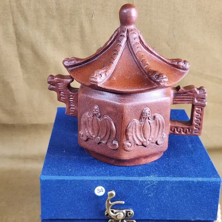 Chinese pottery Zisha pot, eight dragons and bats, top interior