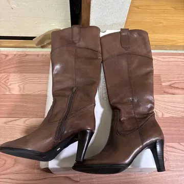 브라운 가죽 롱 부츠 지퍼 포함