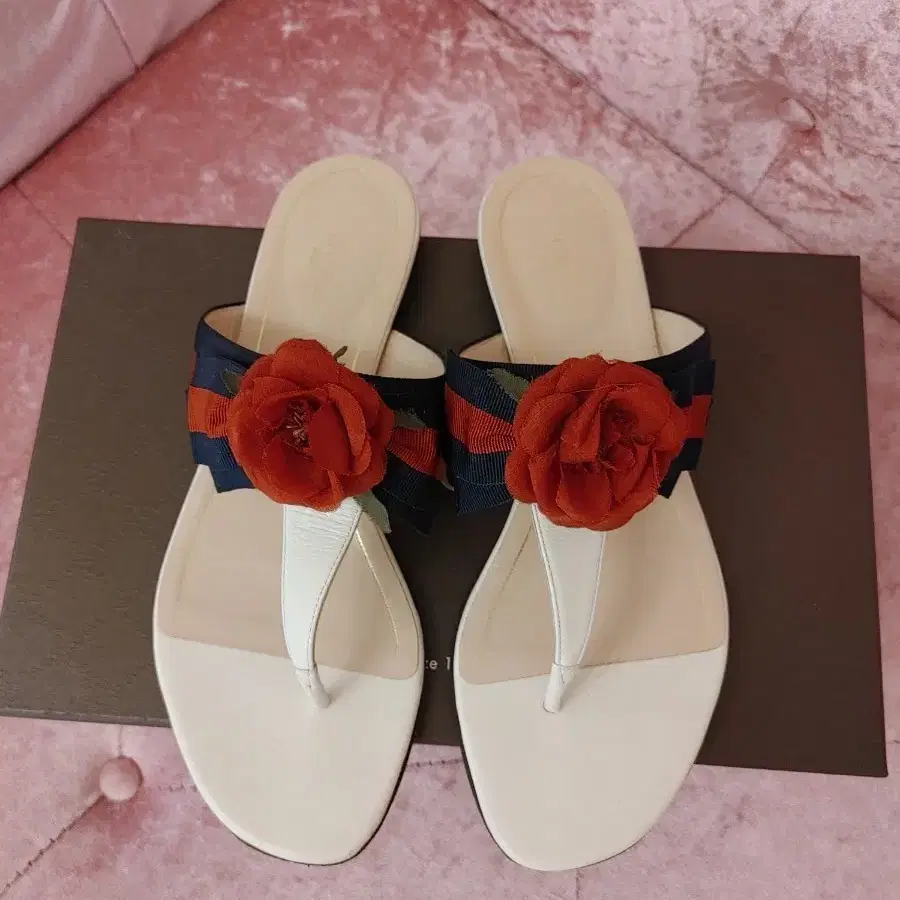 Authentic Gucci Flip-flops Slippers