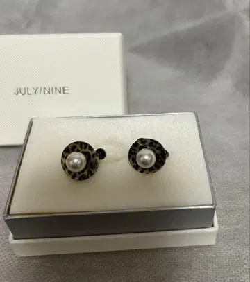 JULY/NINE Leopard Pearl 귀찌