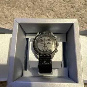 Swatch Mission to Earthphase 손목시계