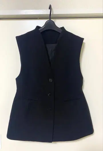 MACHATT 블랙 노카라 베스트 F