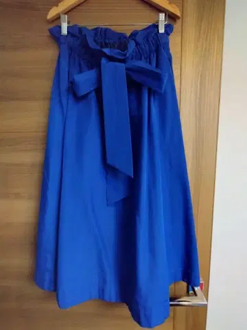 UNITED ARROWS 리본 포함 파랑 플레어 스커트