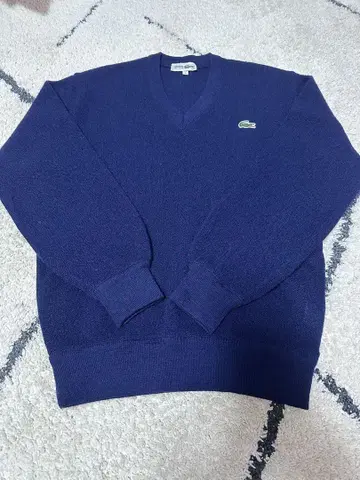 Lacoste 네이비 V넥 스웨터 사이즈 3