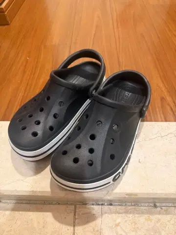 Crocs 블랙 클로그 샌들