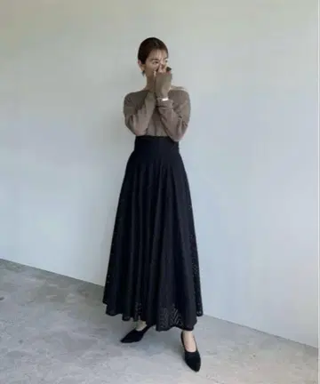 CLANE 컷 엠브로이더리 플레어 스커트 블랙