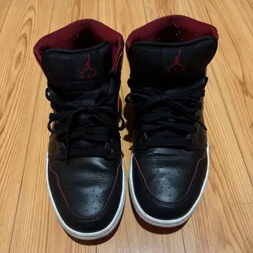 Jordan 스니커즈 블랙/빨간색 9.5 US
