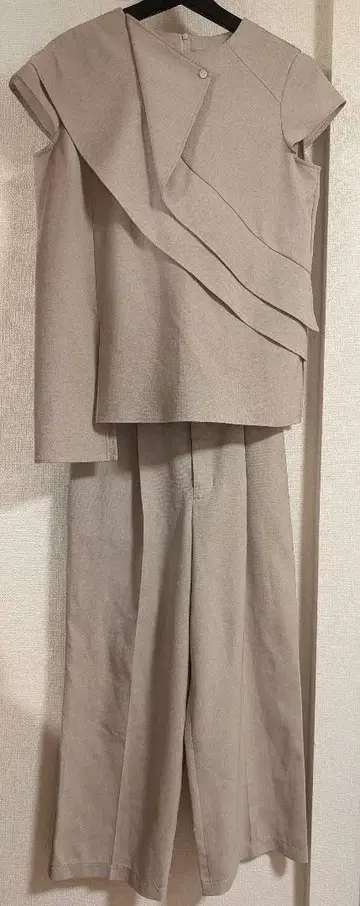 베이지 비대칭 셋업