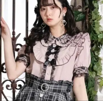 NOEMIE 반짝반짝 리본 요크 프릴 블라우스 핑크