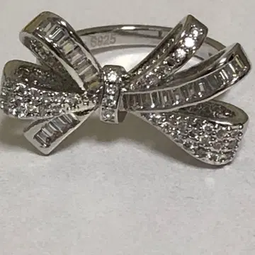 Luxurious ring