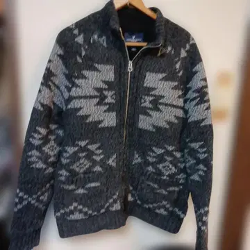 AMERICAN EAGLE 아즈텍 패턴 니트