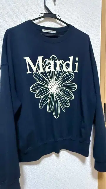 Mardi 꽃무늬 프린트 맨투맨 네이비