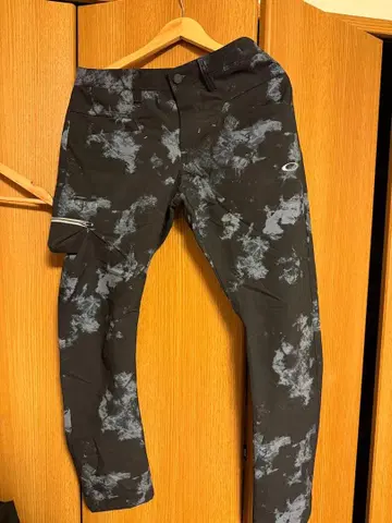 [ 새상품급 ] OAKLEY 오클리 골프 팬츠 32 블랙 카모플라쥬